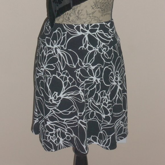 White House Black Market Small Skirt Floral Print Stretch Knit Washable - Picture 1 of 6